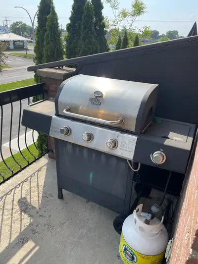 Decent BBQ, few years old but everything including the thermometer works great. 3+1 burners. I use i...