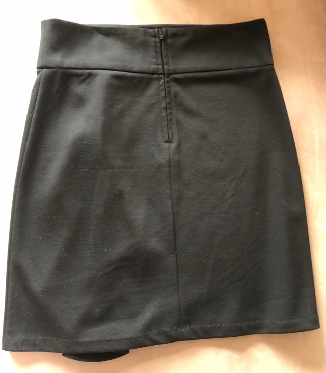 LIKE NEW BEAUTIFUL BLACK SKIRT in Women's - Dresses & Skirts in Cambridge - Image 2