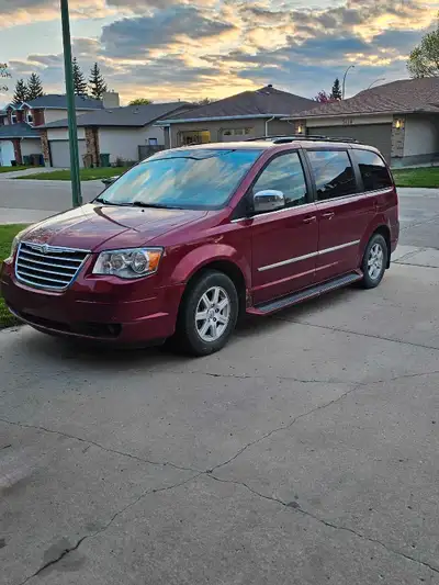 2010 Chrysler Town and Country 
