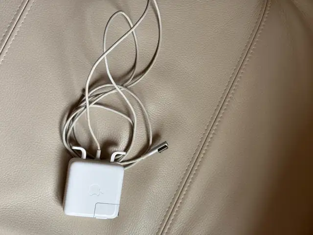 Apple 45W MagSafe Power Adapter in Laptop Accessories in City of Toronto - Image 4