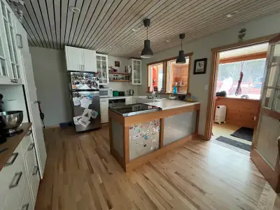 Available early May to the end of August 2026 (with possible extension into September). Furnished 2-...