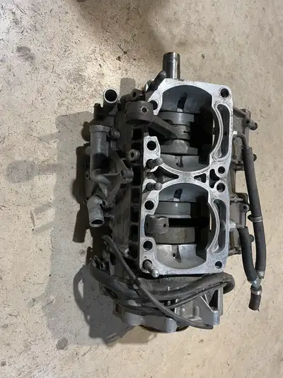 Arctic Cat F7 EFI bottom end good crank good cases stater and flywheel included also new seal kit $6...