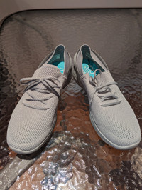 Gray Running Shoes By Skechers