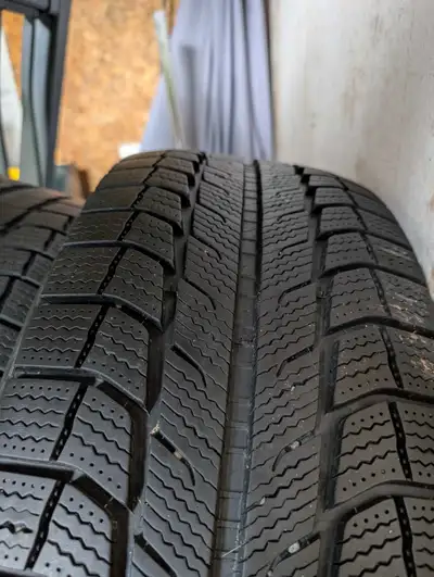 Get ready for the snowy season with this set of 265/60R18 winter tires, which remain in good, used c...