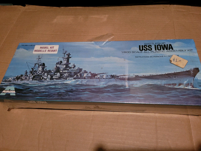 Aurora Battleship USS IOWA 1/800 Scale Model Kit  in Hobbies & Crafts in Oakville / Halton Region