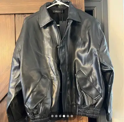 Lioness Bomber Jet Black XS..New, View more
