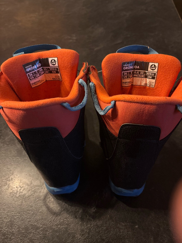 Burton snowboard boots in Snowboard in Revelstoke