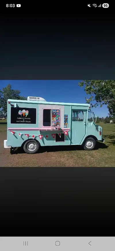 Selling a Super Cute Vintage Ice Cream Truck! 1988 Chevy P30 Grumman 6.2L Diesel with low kilometers...