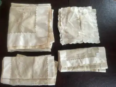 1 tablecloth + 4 runners + 1 sachet bag + 2 Kleenex box covers, View more