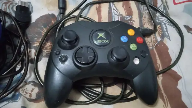 Pour pièces ou réparation Manettes XBOX Original Controllers in Older Generation in City of Montréal - Image 4