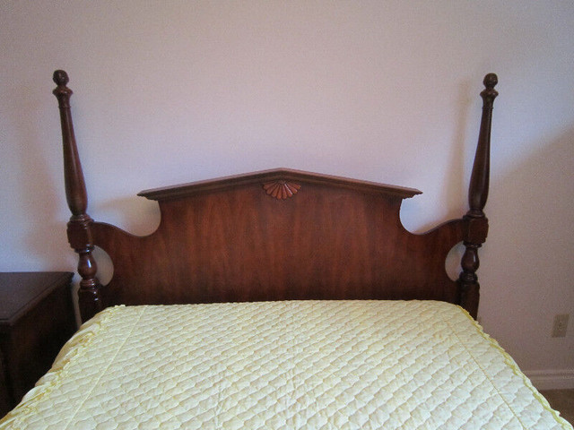 Cherry Wood Bedroom Set by Strathroy Co. in Dressers & Wardrobes in City of Toronto - Image 2