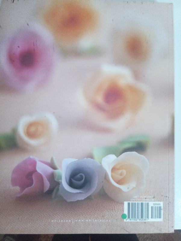 The Essential Guide to Cake Decorating by Jane Price 2004 in Hobbies & Crafts in Fredericton - Image 3