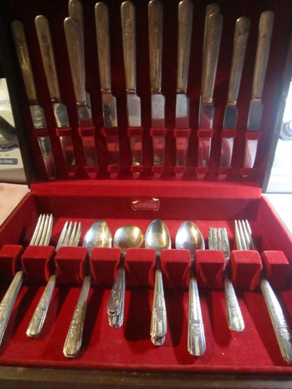CELEBRITY ROSE silverware set for 6 in Arts & Collectibles in Cole Harbour - Image 2