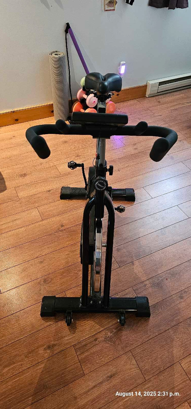 spin bike like new in Exercise Equipment in Gatineau - Image 3