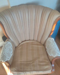 clamshell Chair in excellent condition. Champagne in colour. No 
