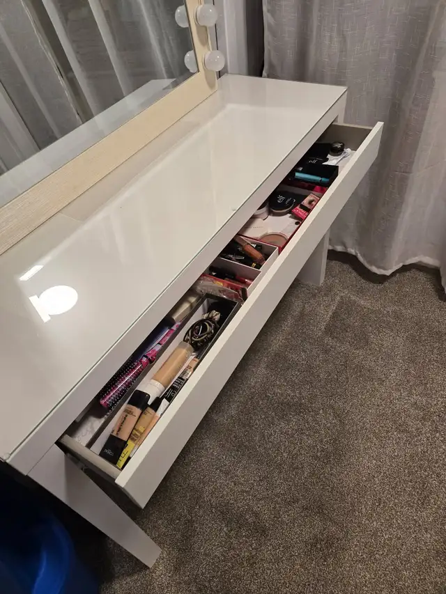 Dressing Table & Mirror with Lights63351296082945121