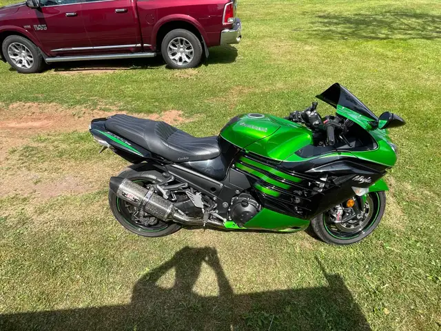  2016 Kawasaki ninja ZX 1400 R special edition in Sport Bikes in Charlottetown - Image 5