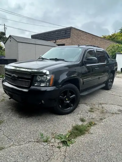 2011 Chevrolet avalanche LT Low Km for its age. 128km ALL Terrain tires that are vary good in the sn...