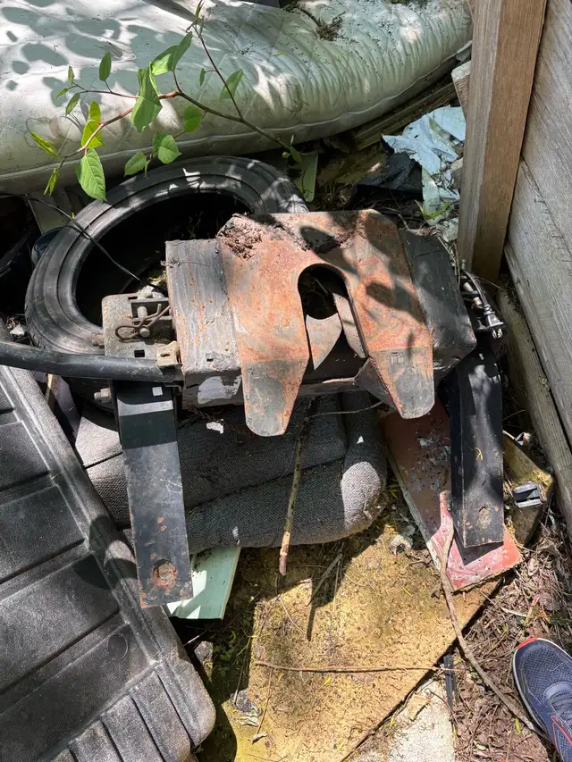 5th wheel hitch  in Auto Body Parts in Annapolis Valley - Image 2