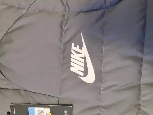 Brand new Nike puffer jacket in Men's in Mississauga / Peel Region - Image 3