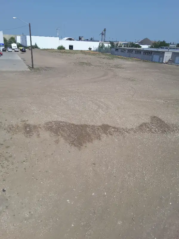1-2 acres of secure, energized, paved yard space in Edmonton62863761729155123