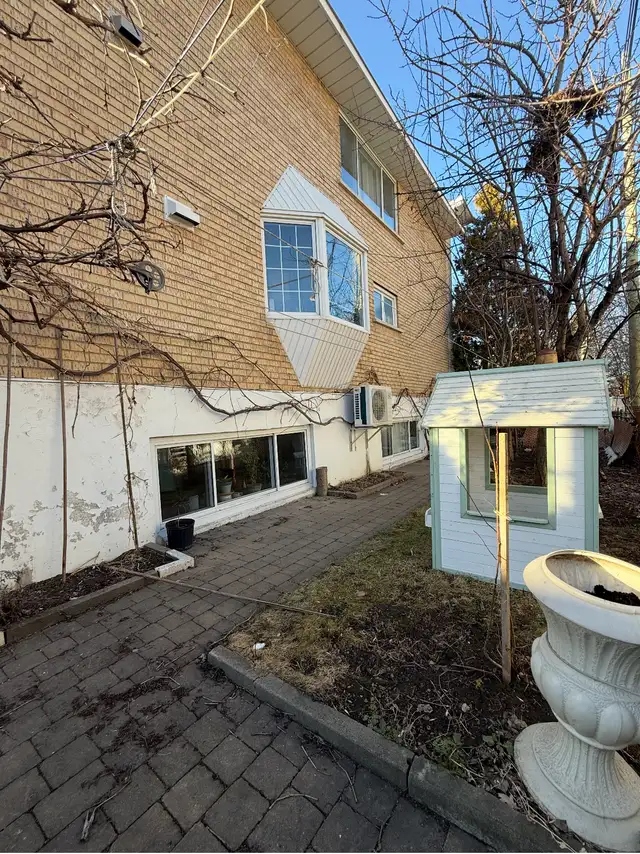 A VENDRE  3PLEX SAINT LÉONARD À VENDRE AVEC VÉRANDA in Houses for Sale in City of Montréal - Image 10