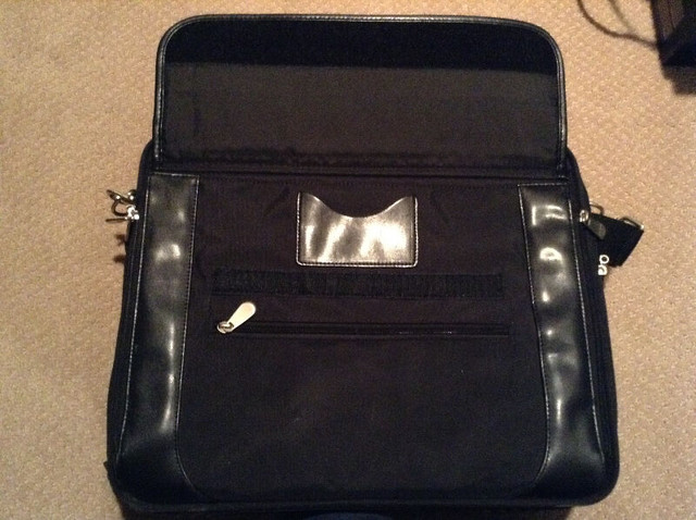 Laptop bag dans Accessoires pour portables  à Kitchener / Waterloo - Image 2