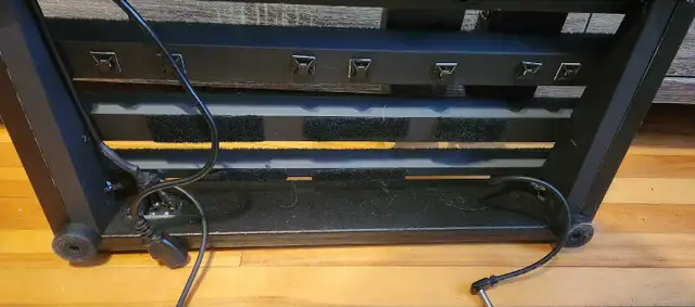 Guitar / Bass Pedalboard in Amps & Pedals in Laval / North Shore - Image 3