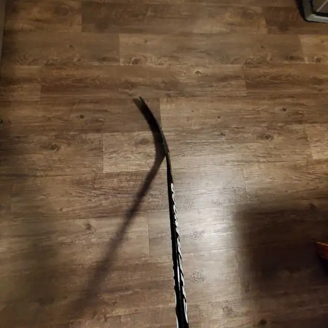 New 52" Youth  / Jr. SHER-WOOD NEXON Composite  Hockey Stick  in Hockey in Barrie - Image 8