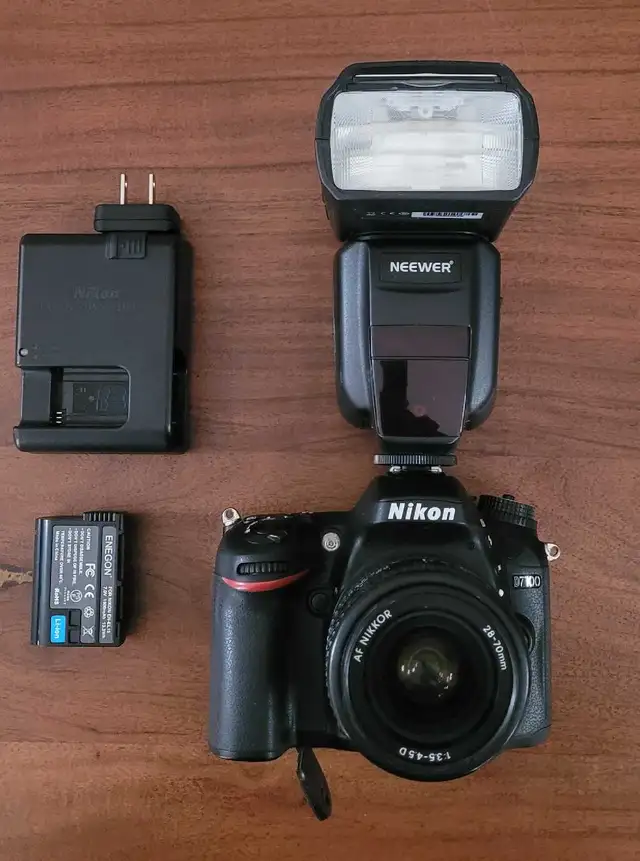 nikon d7100 with flash and lens