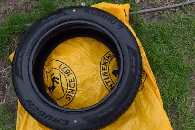 4like new 235/55r19 Kumho Crugen Premium KL33 All-Season Tires I have 4 tires with lots of treads wi...