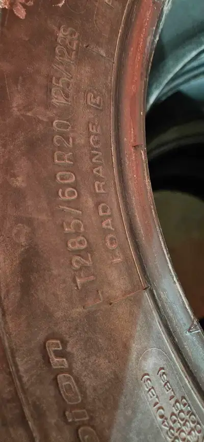 BFG KO2 285/ 60R 20 (33's) Load range E 40% left Nothing wrong with them just baught a new truck and...