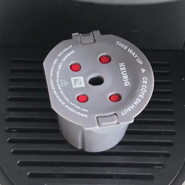 USED Keurig® K-Supreme® Single Serve Coffee Maker + K PODS in Coffee Makers in Kitchener / Waterloo - Image 4