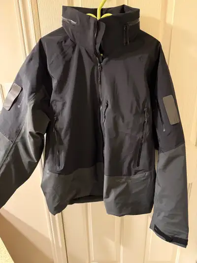 Big for my husband, used once Can also be used for skiing. Size XL Cash only Pick up at Rona (2342 P...