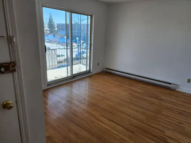 4 1/2 A louer a Lemoyne sur la rue René-Philippe