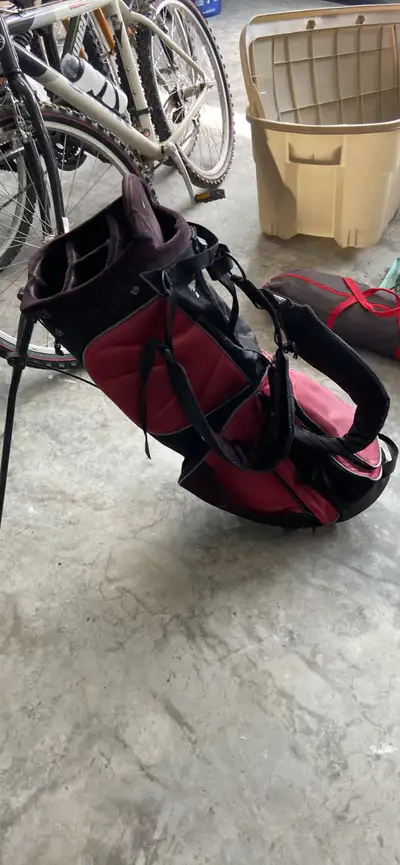 Sac de golf Nike ultra léger! Comme neuf, View more