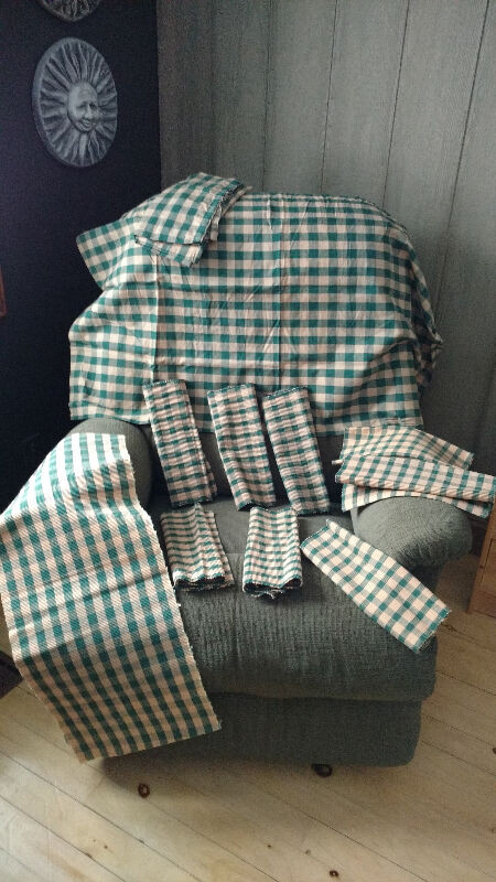 Gingham fabric (placemats, curtains, runner) in Kitchen & Dining Wares in Oshawa / Durham Region
