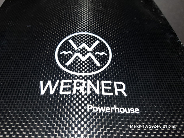 Werner Kayak Paddle - Powerhouse Carbon 197 - 30° offset in Water Sports in Banff / Canmore - Image 2