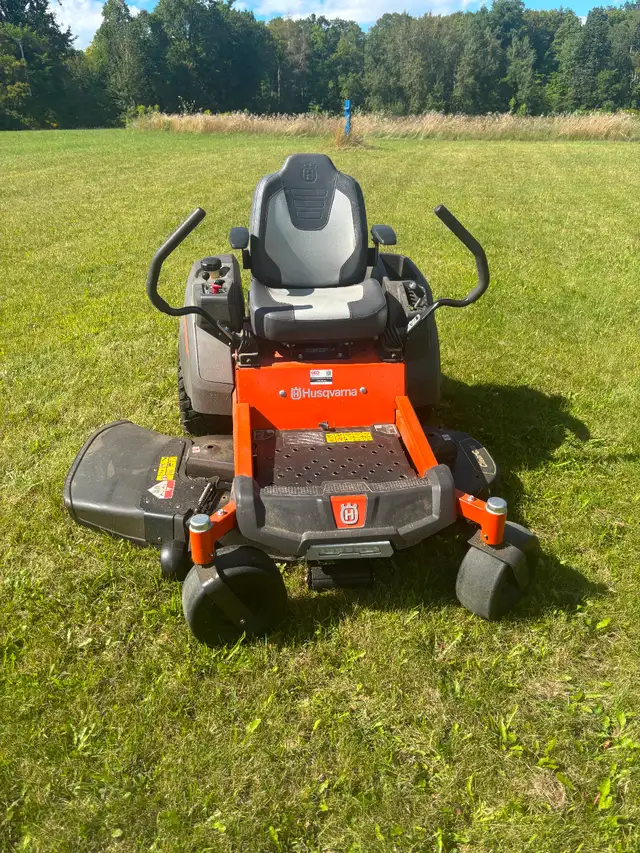 Husqavrna zero turn lawn mower in Lawnmowers & Leaf Blowers in Barrie - Image 2