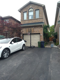 Entire house - 4 br. in Scarborough south. Aug. 1. (Max 5 ppl)