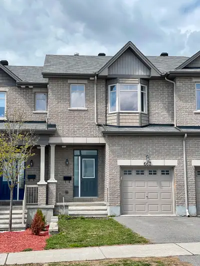 Executive townhome in the popular Bradley Estate, Orléans. Over 2,000 sq ft, featuring hardwood floo...