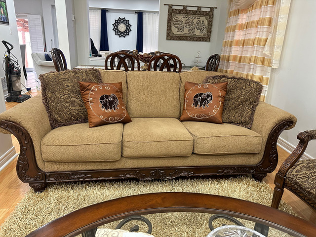 Sofa set with 2 accent chairs and carpet  in Multi-item in Markham / York Region - Image 2