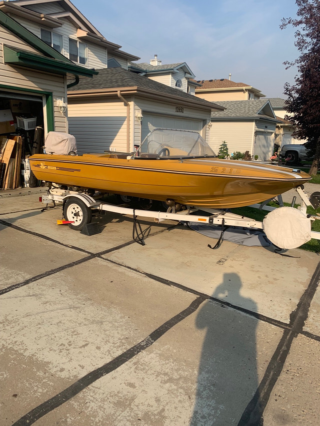 Older boat for sale in Powerboats & Motorboats in La Ronge - Image 3