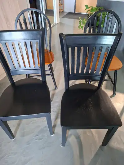 table avec 4 chaises, View more