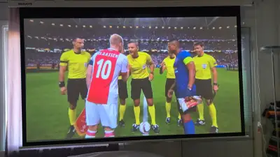 Projecteur avec Ecran 120" motorisé, View more