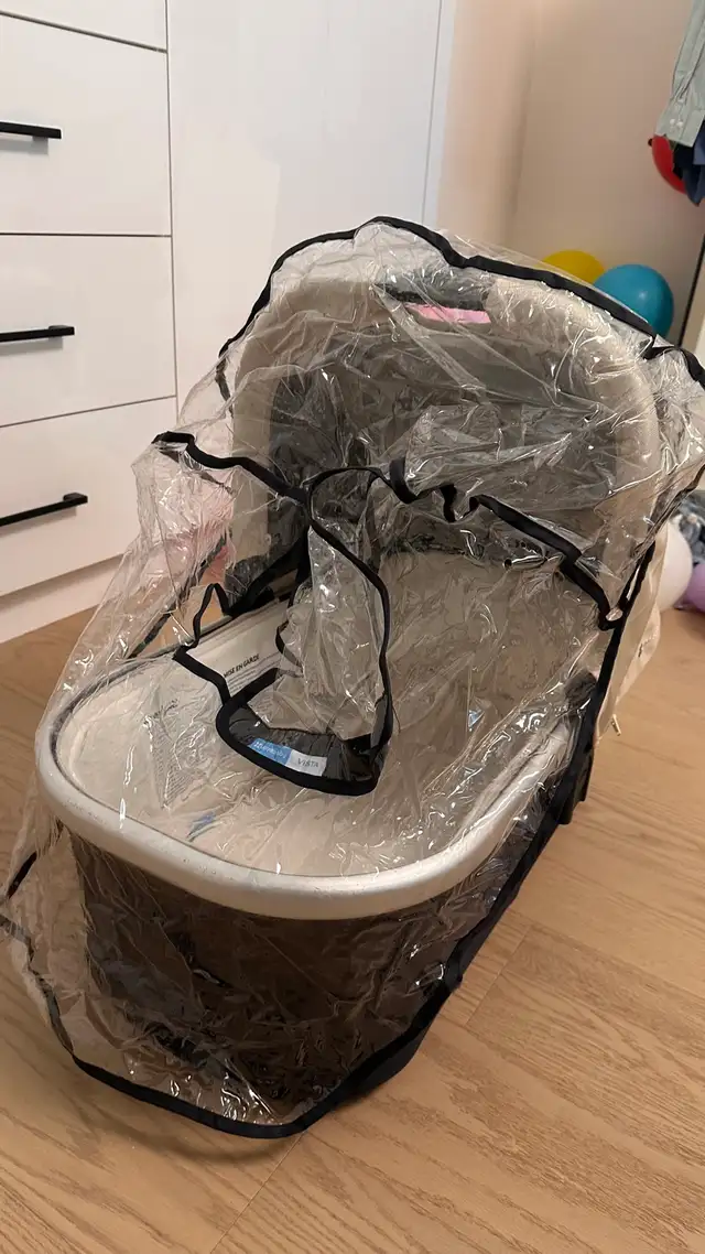 Uppababy vista v1 stroller system in Strollers, Carriers & Car Seats in City of Toronto - Image 6