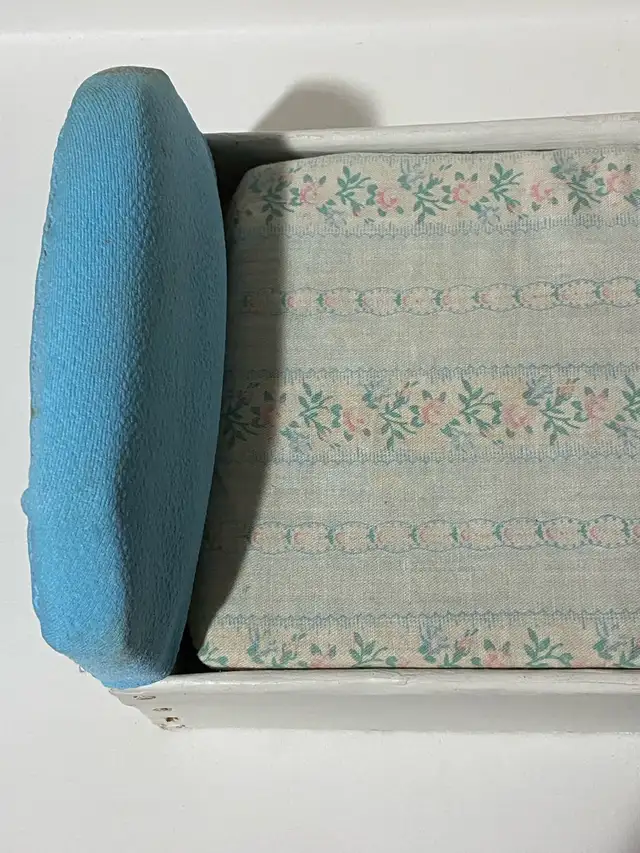 Vintage Barbie Size Fashion Doll Bed with Mattress in Toys & Games in Mississauga / Peel Region - Image 3