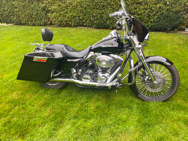 2004 HARLEY ROAD KING in Street, Cruisers & Choppers in Owen Sound - Image 2