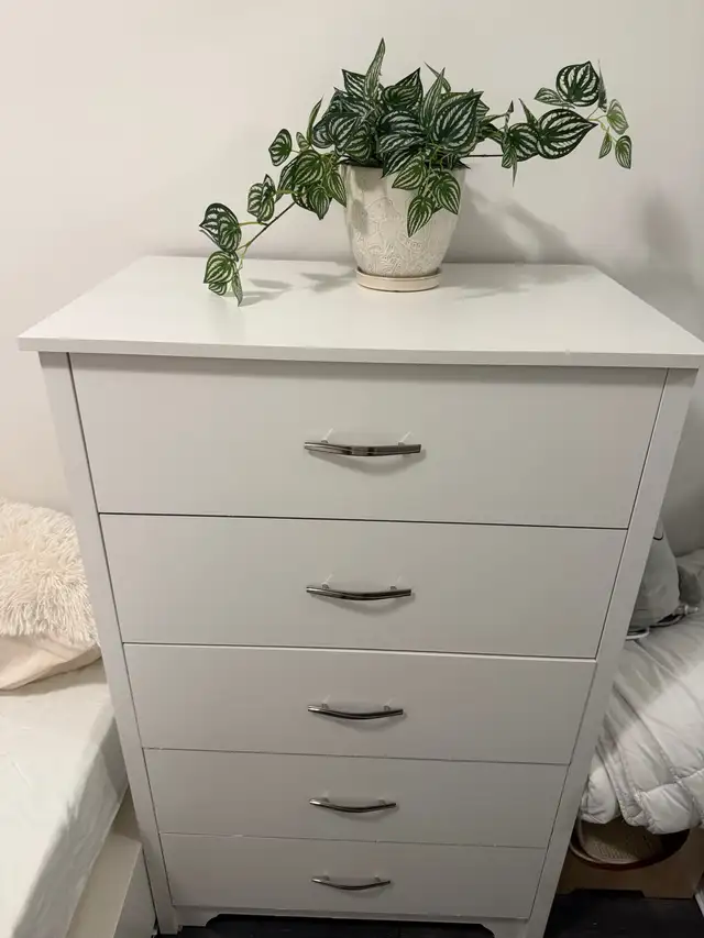 White Dresser 49” tall, 31” wide (pick up) in Dressers & Wardrobes in City of Toronto - Image 3