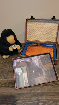 Fantastic Beasts case and plush Sniffler